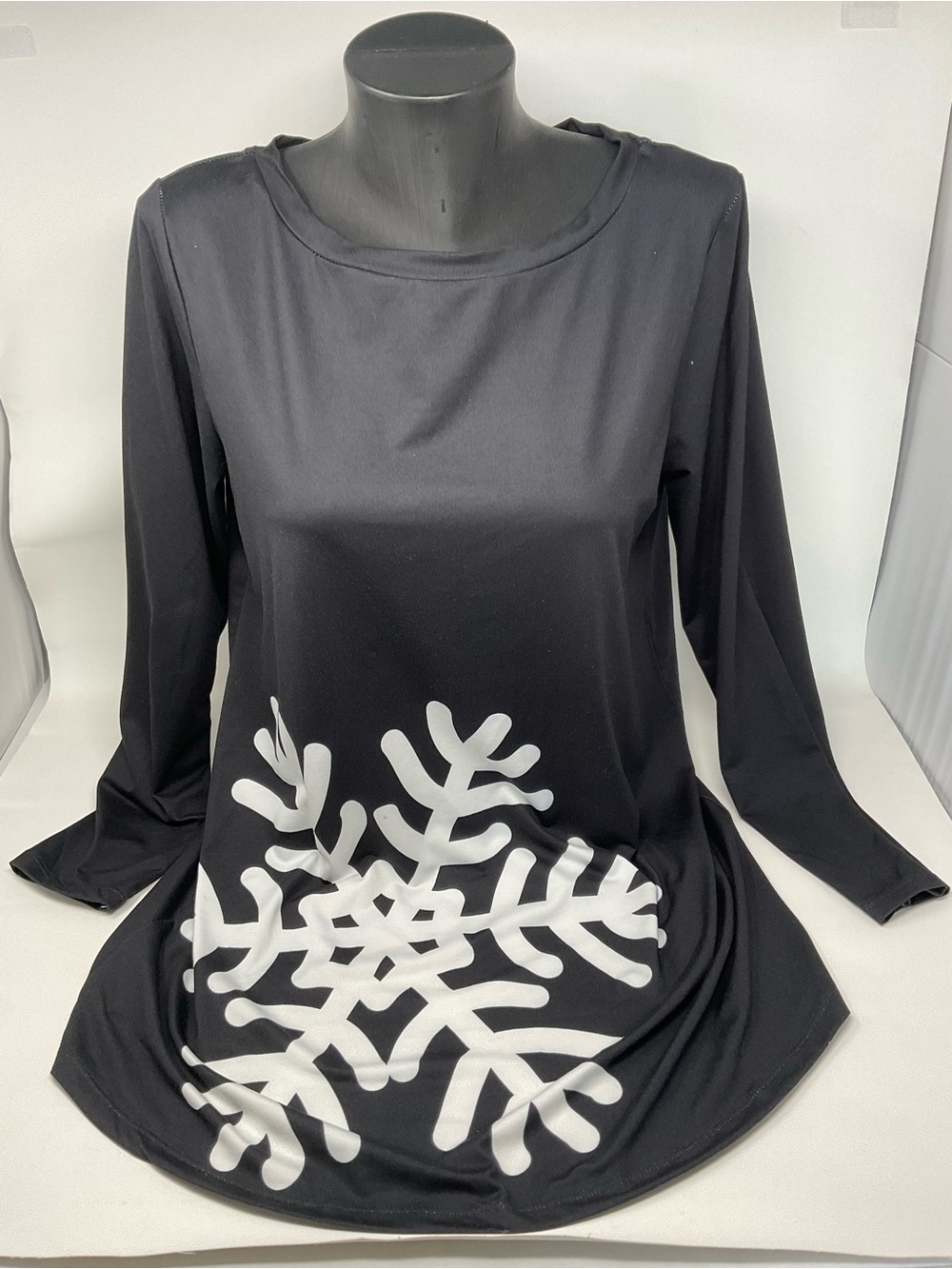Black Long-Sleeve Women’s Tunic with Large White Snowflake Graphic